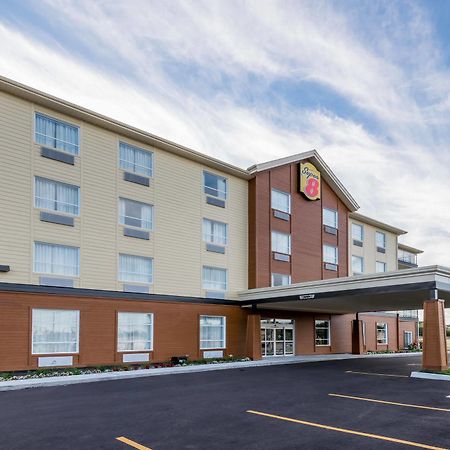 Отель Super 8 By Wyndham Mont Laurier Экстерьер фото