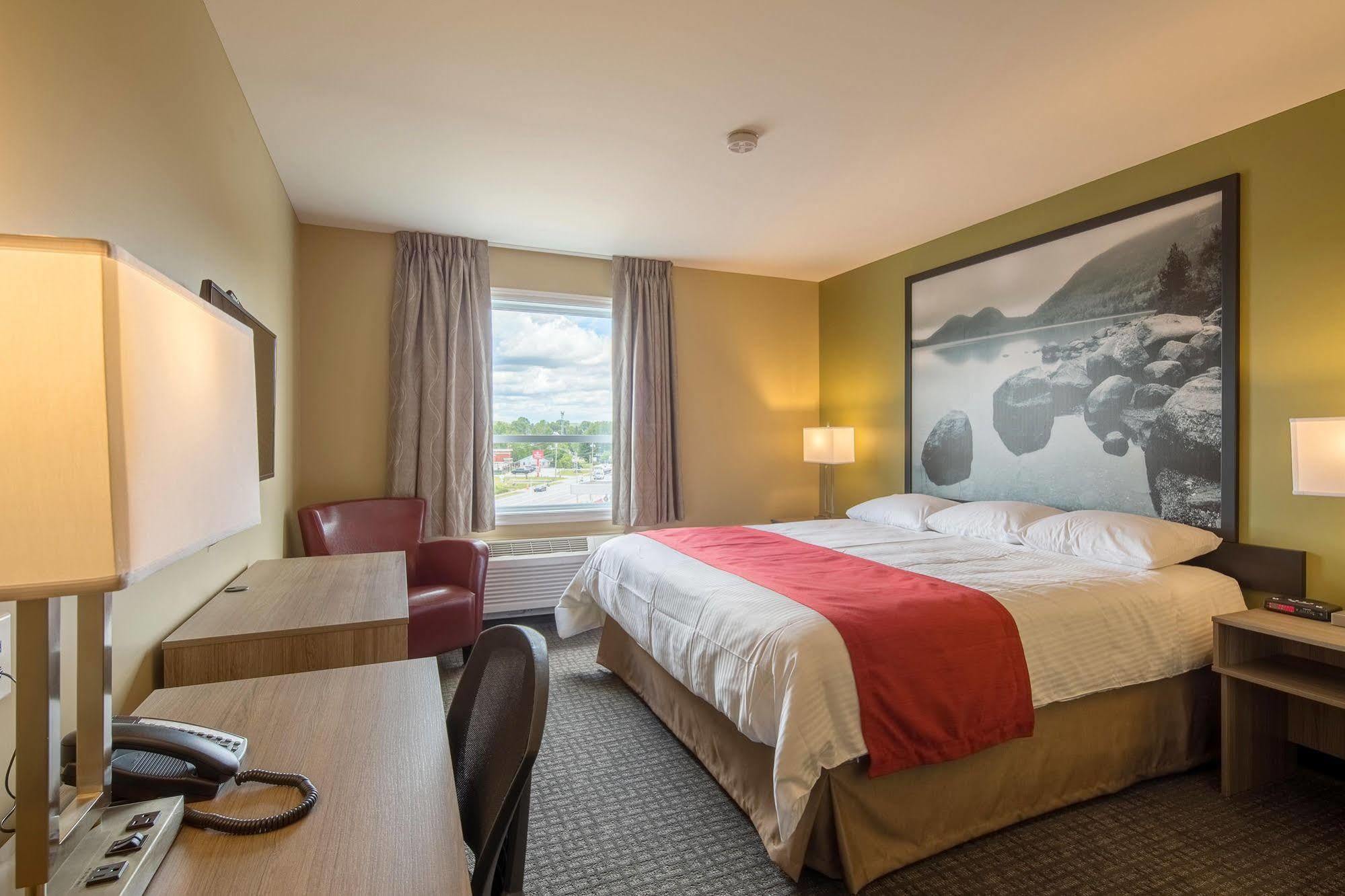 Отель Super 8 By Wyndham Mont Laurier Экстерьер фото