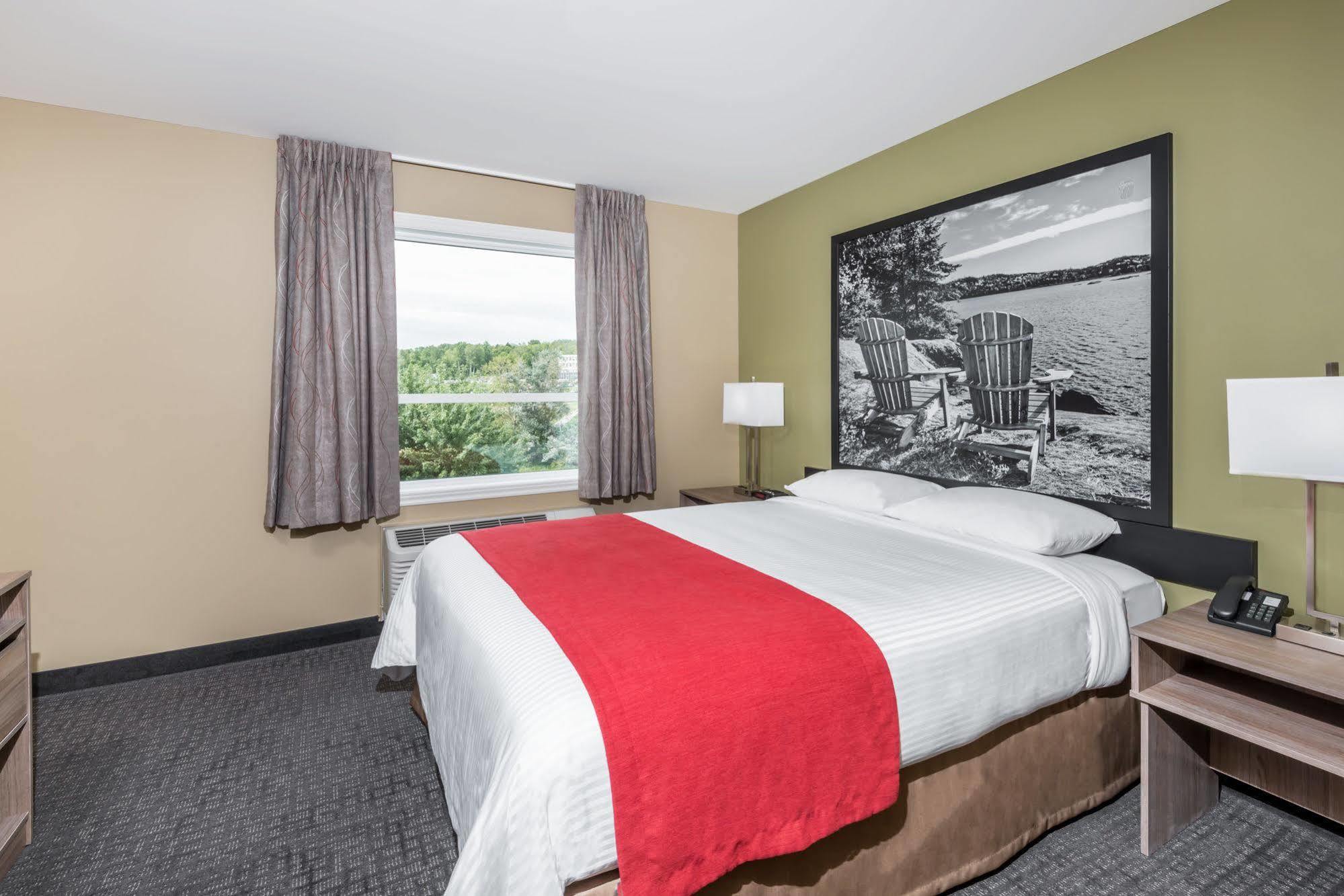 Отель Super 8 By Wyndham Mont Laurier Экстерьер фото