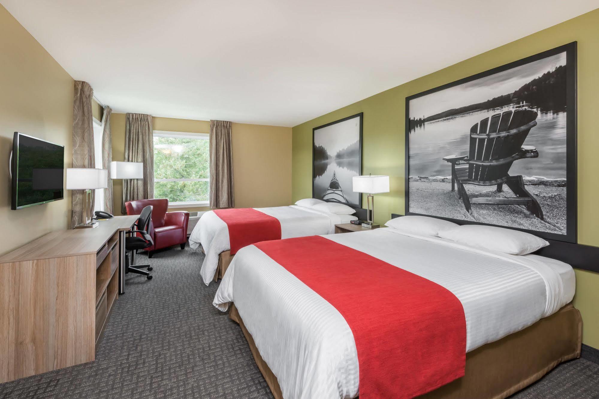 Отель Super 8 By Wyndham Mont Laurier Экстерьер фото