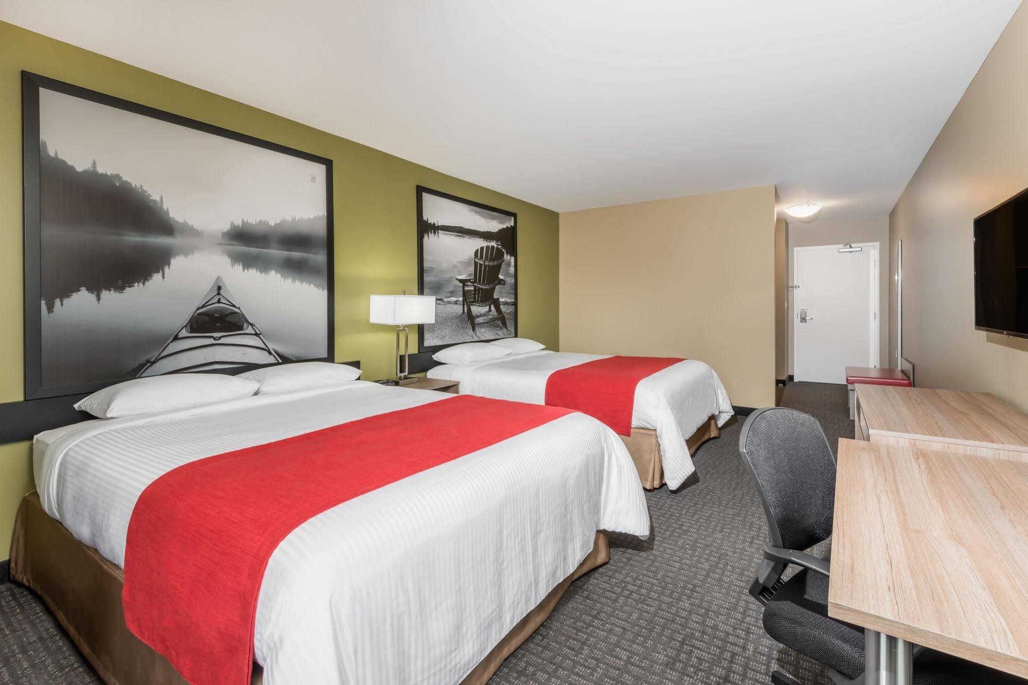Отель Super 8 By Wyndham Mont Laurier Экстерьер фото